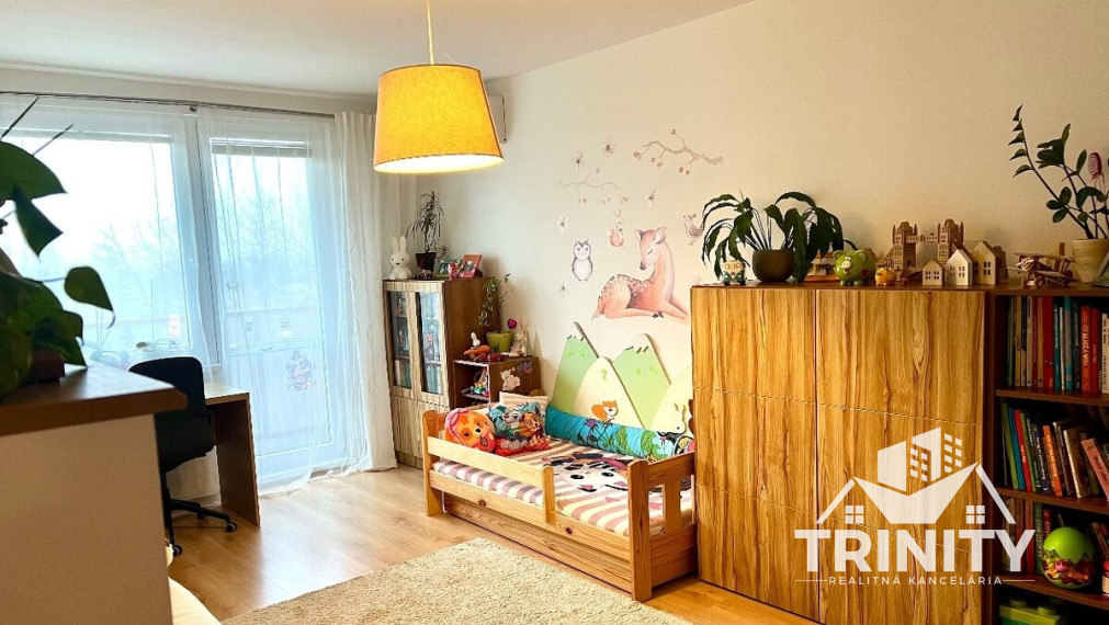 Na predaj priestranný 3-izbový byt  s dvoma balkónmi v meste Nové Zámky