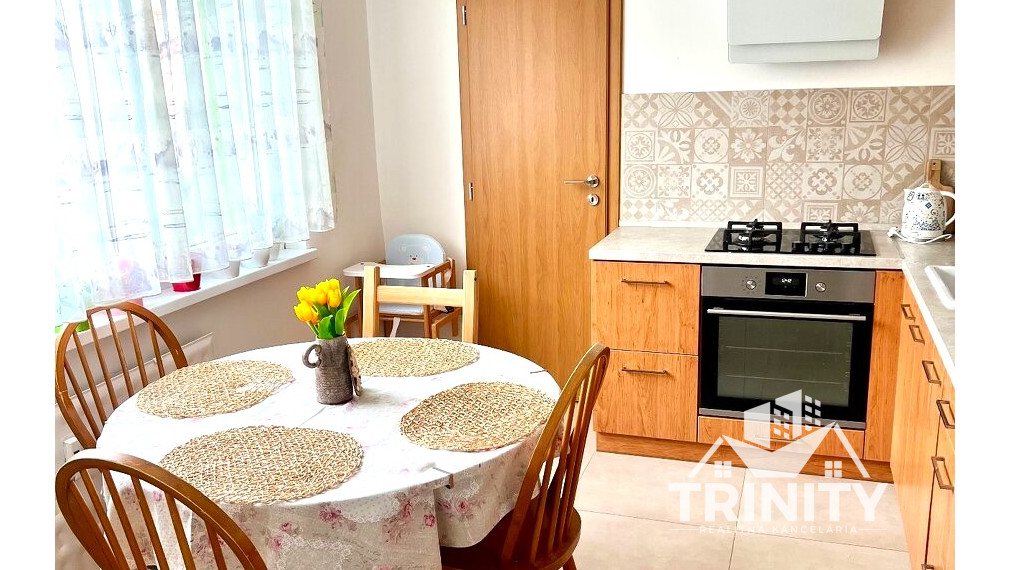 Na predaj priestranný 3-izbový byt  s dvoma balkónmi v meste Nové Zámky