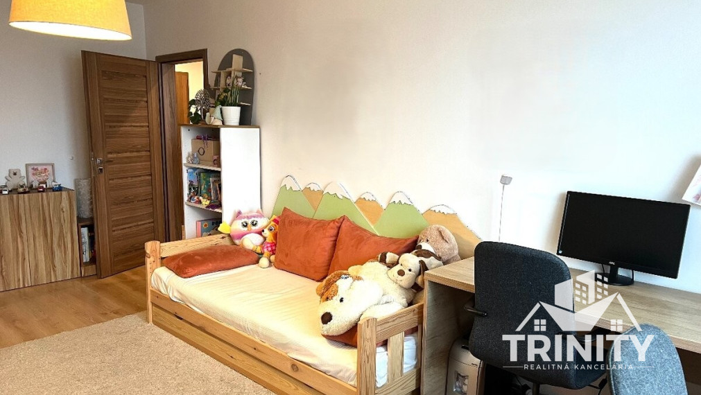 Na predaj priestranný 3-izbový byt  s dvoma balkónmi v meste Nové Zámky