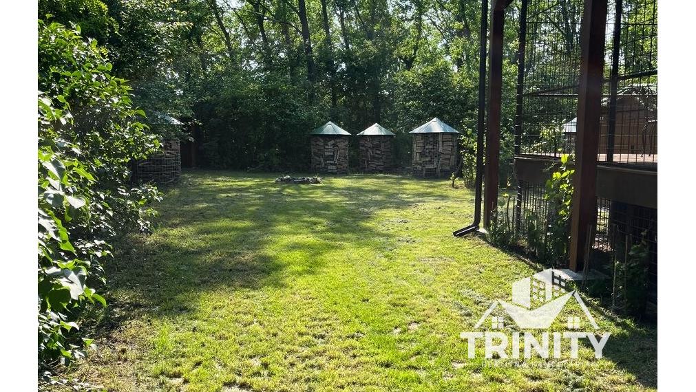 Na predaj pozemky s chatkou medzi mestom Šurany a Palárikovo