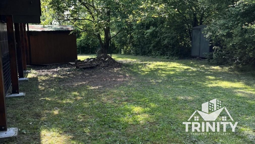 Na predaj pozemky s chatkou medzi mestom Šurany a Palárikovo