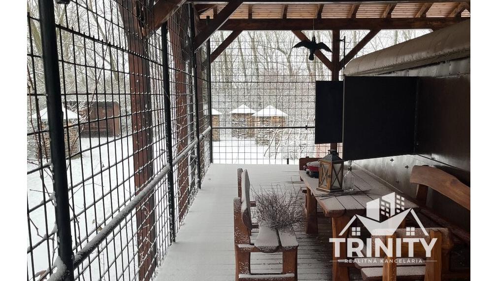 Na predaj pozemky s chatkou medzi mestom Šurany a Palárikovo