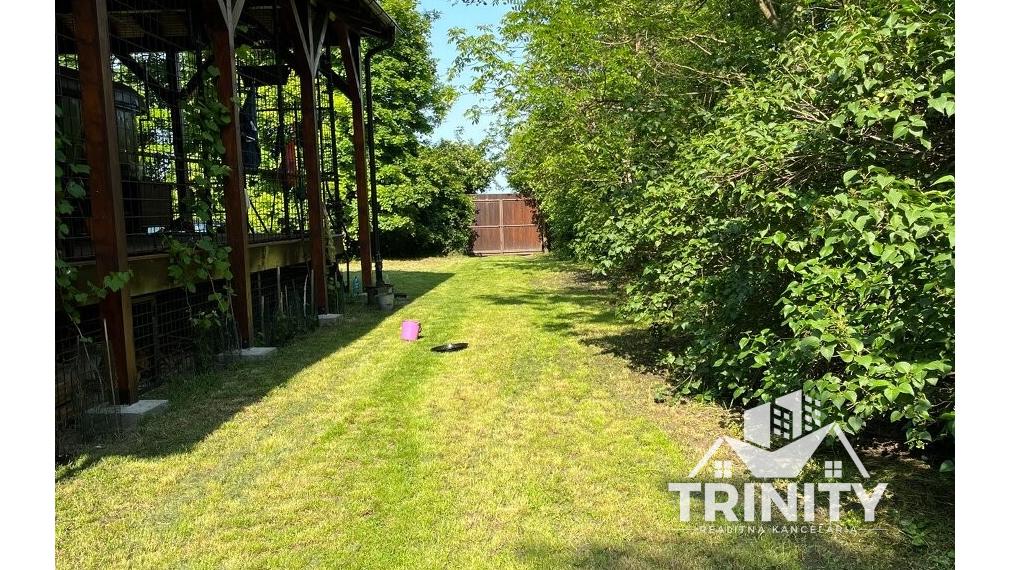Na predaj pozemky s chatkou medzi mestom Šurany a Palárikovo