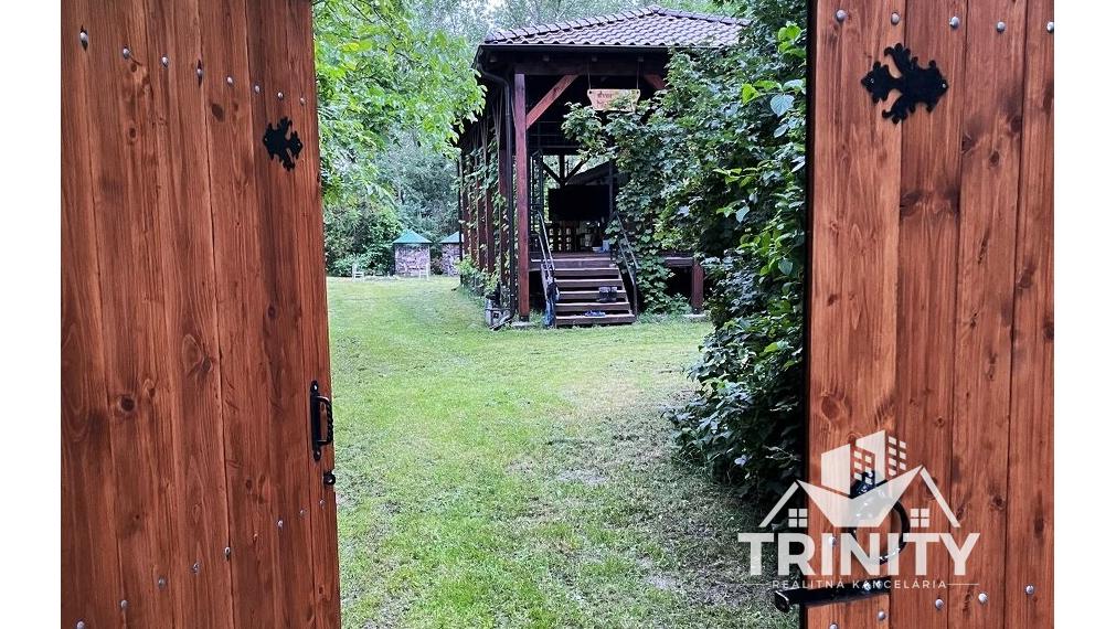 Na predaj pozemky s chatkou medzi mestom Šurany a Palárikovo