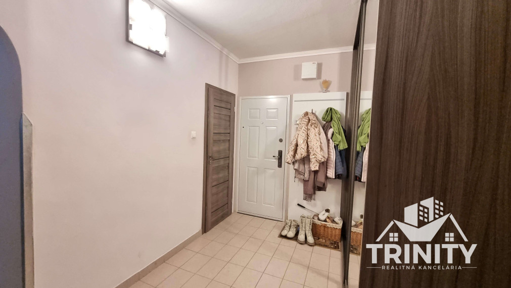 Na predaj veľký 3-izbový byt s balkónom v meste Nové Zámky