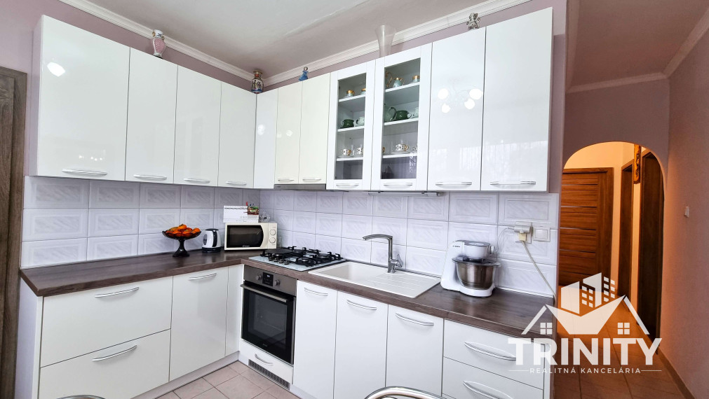 Na predaj veľký 3-izbový byt s balkónom v meste Nové Zámky