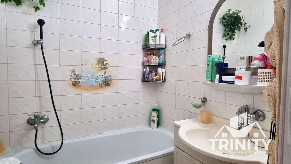 Na predaj veľký 3-izbový byt s balkónom v meste Nové Zámky