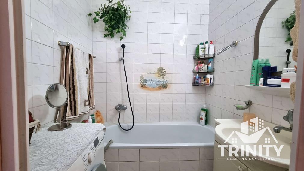 Na predaj veľký 3-izbový byt s balkónom v meste Nové Zámky