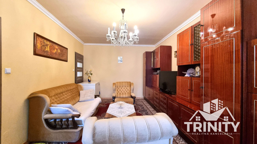 Na predaj veľký 3-izbový byt s balkónom v meste Nové Zámky