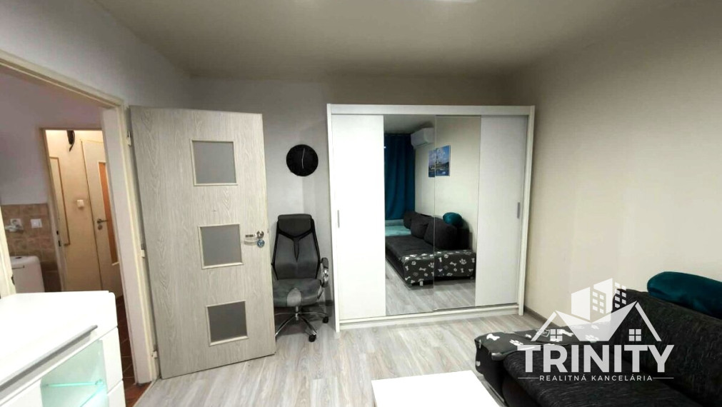 Na prenájom zariadený 1-izbový byt v meste Nové Zámky