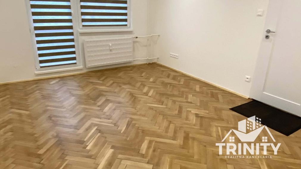 Na prenájom moderne zrekonštruovaný 1-izbový byt s balkónom v Nových Zámkoch