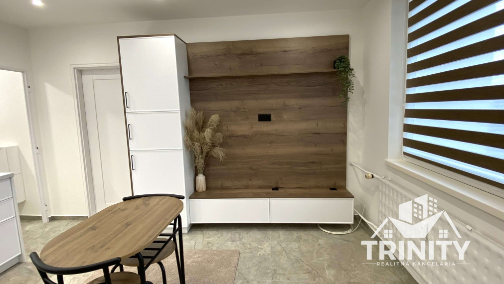 Na prenájom moderne zrekonštruovaný 1-izbový byt s balkónom v Nových Zámkoch