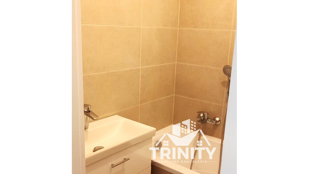 Na predaj zrekonštruovaný 2-izbový byt s balkónom v meste Nové Zámky