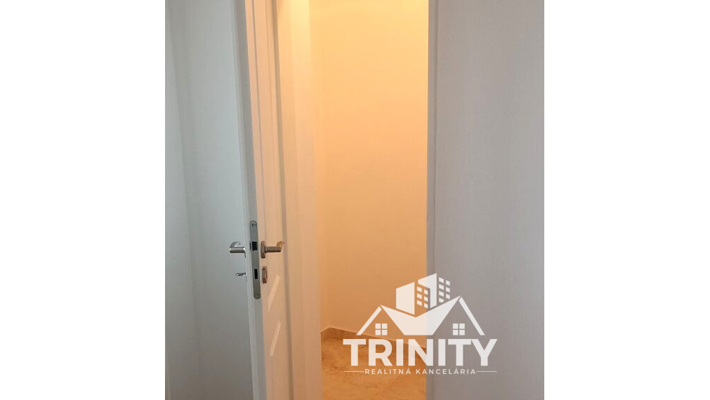 Na predaj zrekonštruovaný 2-izbový byt s balkónom v meste Nové Zámky