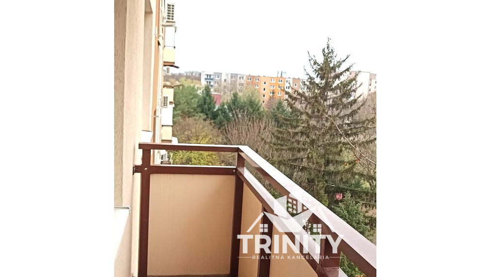 Na predaj zrekonštruovaný 2-izbový byt s balkónom v meste Nové Zámky