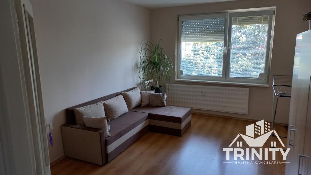 Na prenájom 2-izbový byt s balkónom v Nových Zámkoch