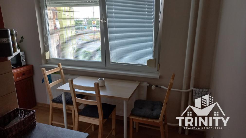Na prenájom 2-izbový byt s balkónom v Nových Zámkoch