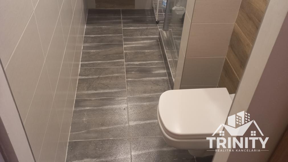 Na prenájom 2-izbový byt s balkónom v Nových Zámkoch