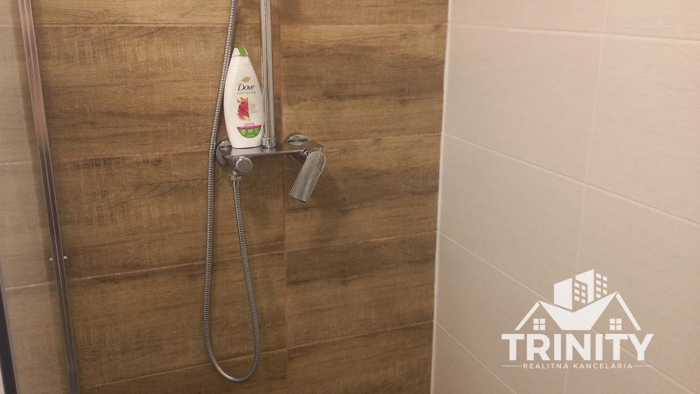 Na prenájom 2-izbový byt s balkónom v Nových Zámkoch