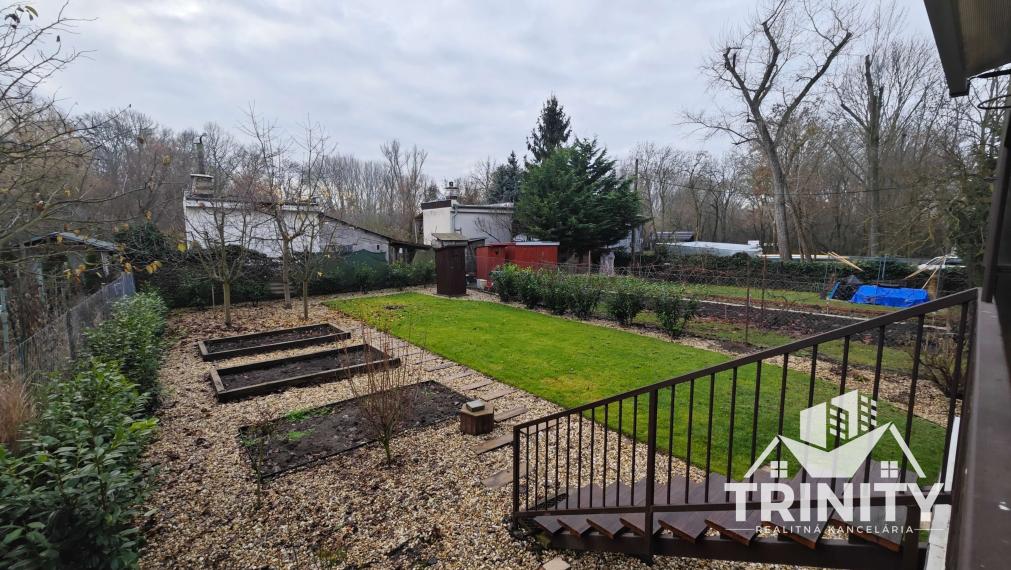 EXKLIUZÍVNE - Na predaj murovaná chata so záhradou v Nových Zámkoch - Tekvičné pole