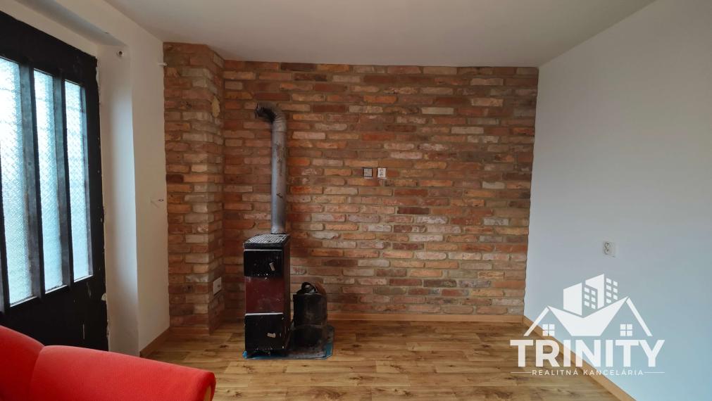 EXKLIUZÍVNE - Na predaj murovaná chata so záhradou v Nových Zámkoch - Tekvičné pole