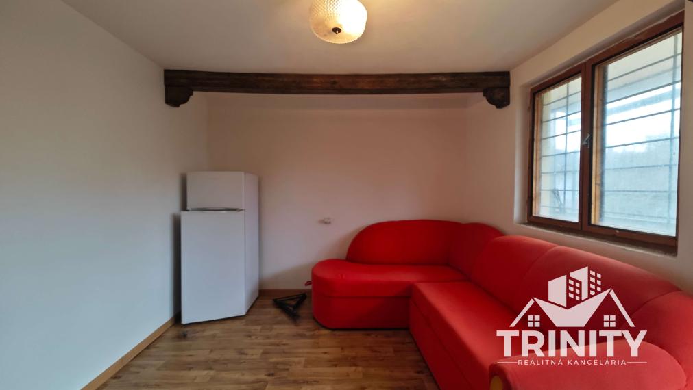 EXKLIUZÍVNE - Na predaj murovaná chata so záhradou v Nových Zámkoch - Tekvičné pole