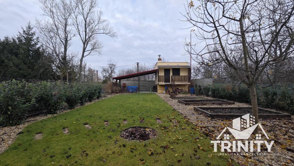 EXKLIUZÍVNE - Na predaj murovaná chata so záhradou v Nových Zámkoch - Tekvičné pole