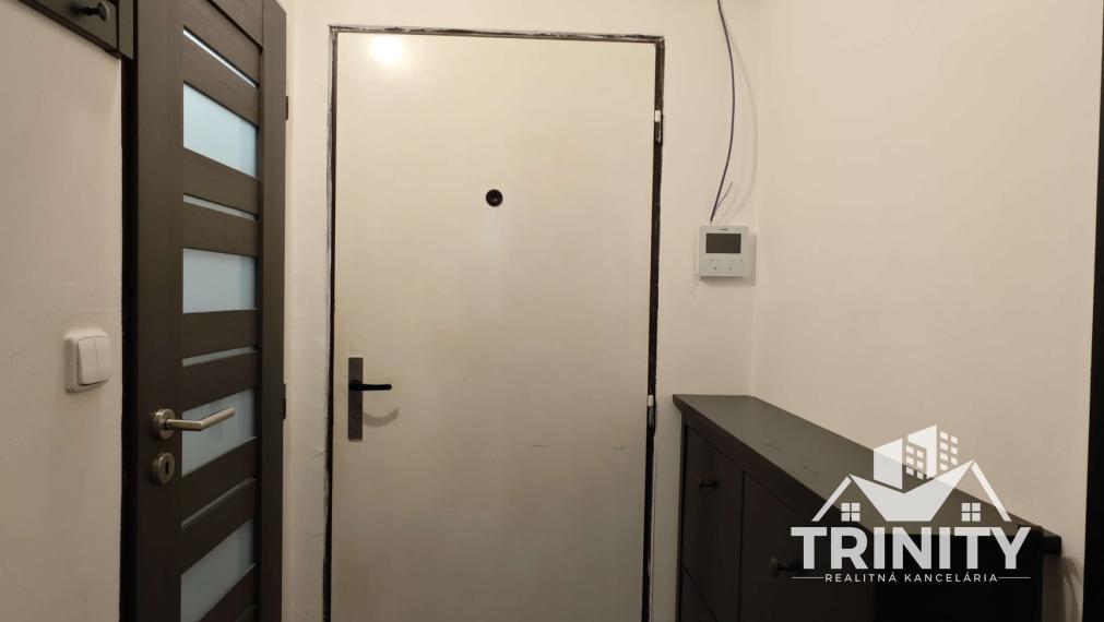 EXKLUZÍVNE - Na prenájom 1-izbový byt blízko centra v meste Šurany