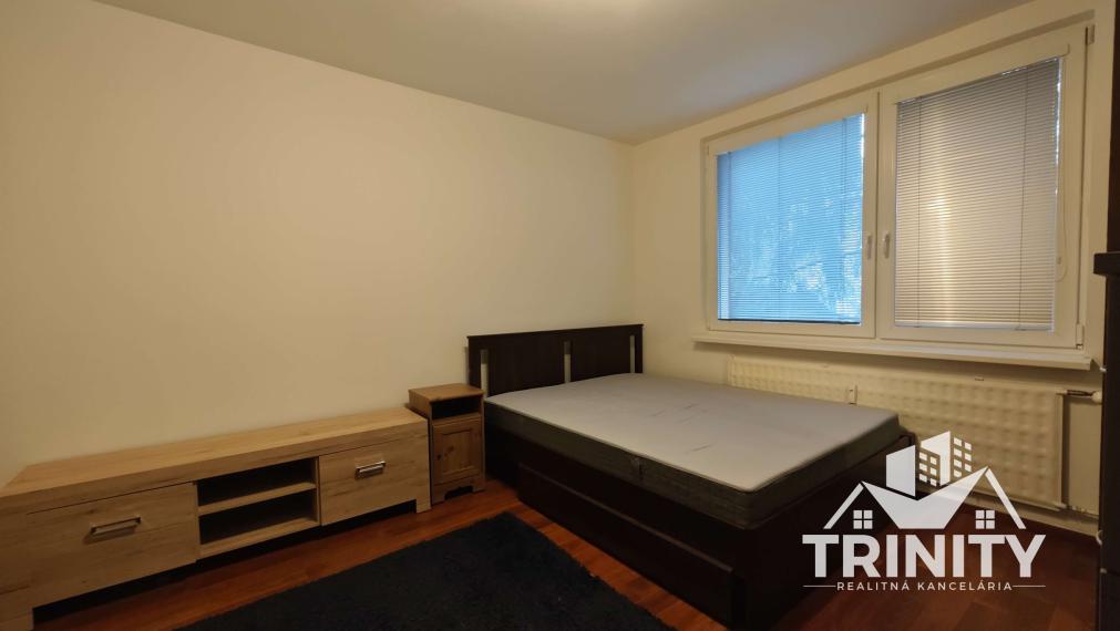 EXKLUZÍVNE - Na prenájom 1-izbový byt blízko centra v meste Šurany