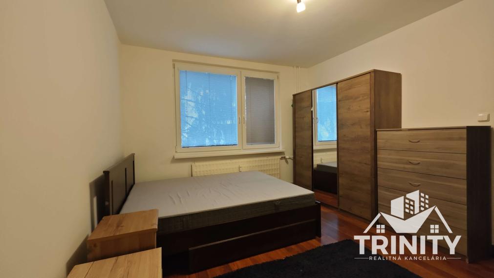 EXKLUZÍVNE - Na prenájom 1-izbový byt blízko centra v meste Šurany