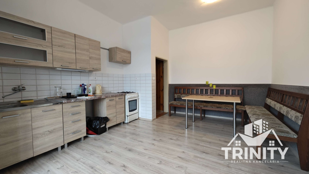 EXKLUZÍVNE - Na prenájom 1-izbový byt v centre mesta Šurany