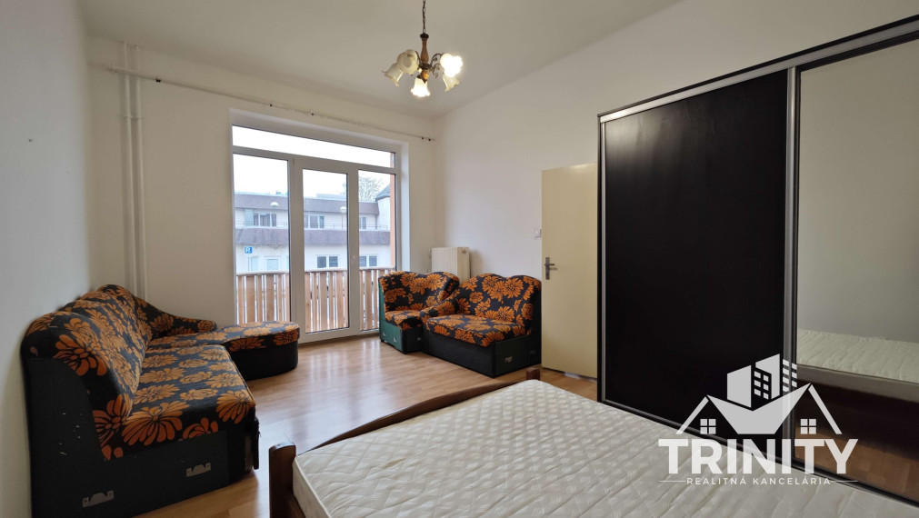 EXKLUZÍVNE - Na prenájom 1-izbový byt v centre mesta Šurany