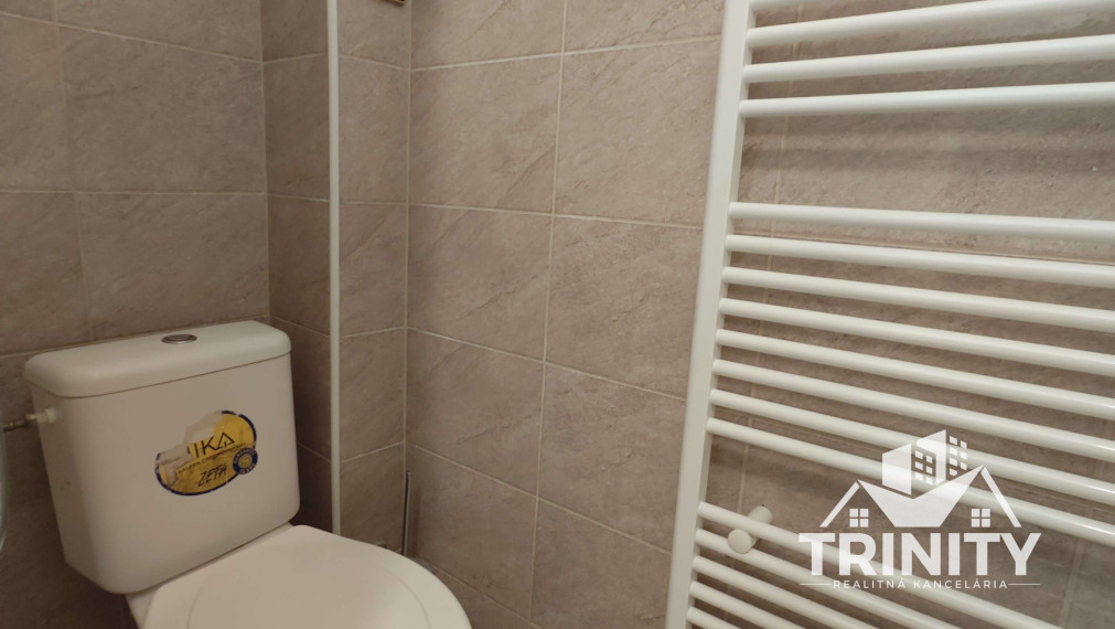 EXKLUZÍVNE - Na prenájom 1-izbový byt v centre mesta Šurany