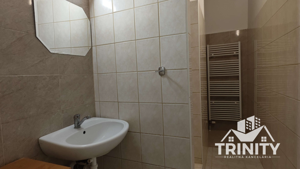 EXKLUZÍVNE - Na prenájom 1-izbový byt v centre mesta Šurany