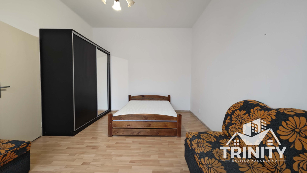 EXKLUZÍVNE - Na prenájom 1-izbový byt v centre mesta Šurany