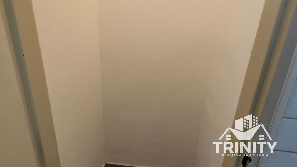 EXKLUZÍVNE - Na prenájom 1-izbový byt v centre mesta Šurany