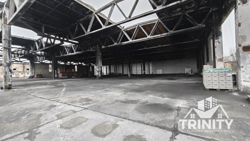 Na prenájom sklad / skladové plochy s betónovou plochou v meste Šurany.