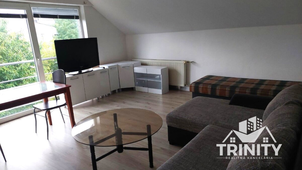 Na prenájom 2-izbový byt pri centre v Nových Zámkoch