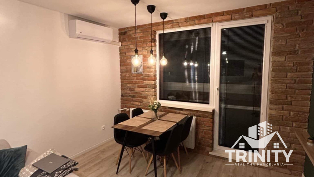 Na prenájom zariadený 2-izbový byt s balkónom v Nových Zámkoch