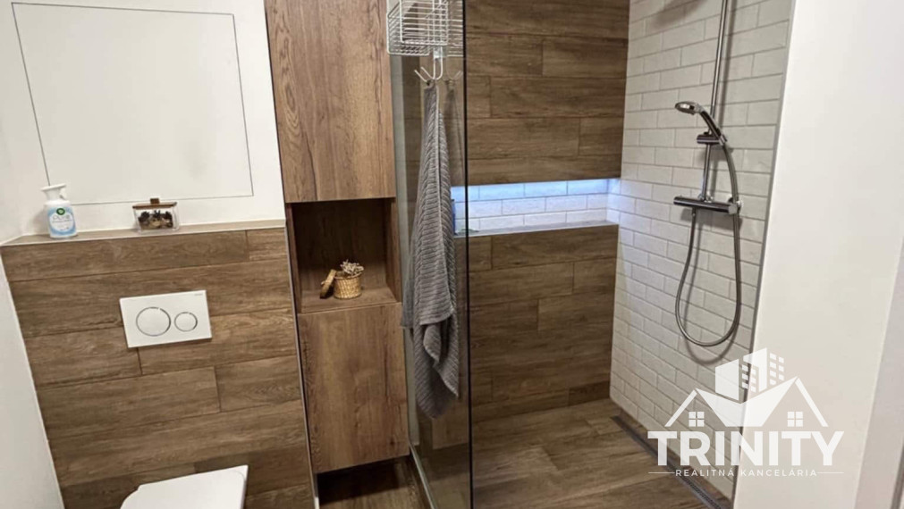 Na prenájom zariadený 2-izbový byt s balkónom v Nových Zámkoch