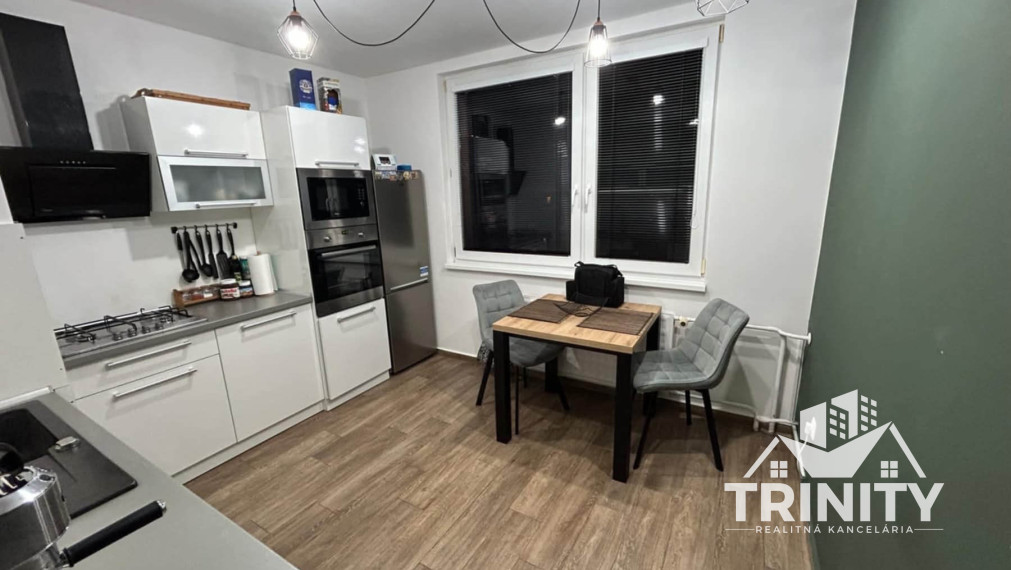 Na prenájom zariadený 2-izbový byt s balkónom v Nových Zámkoch