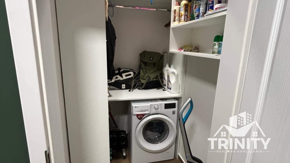 Na prenájom zariadený 2-izbový byt s balkónom v Nových Zámkoch