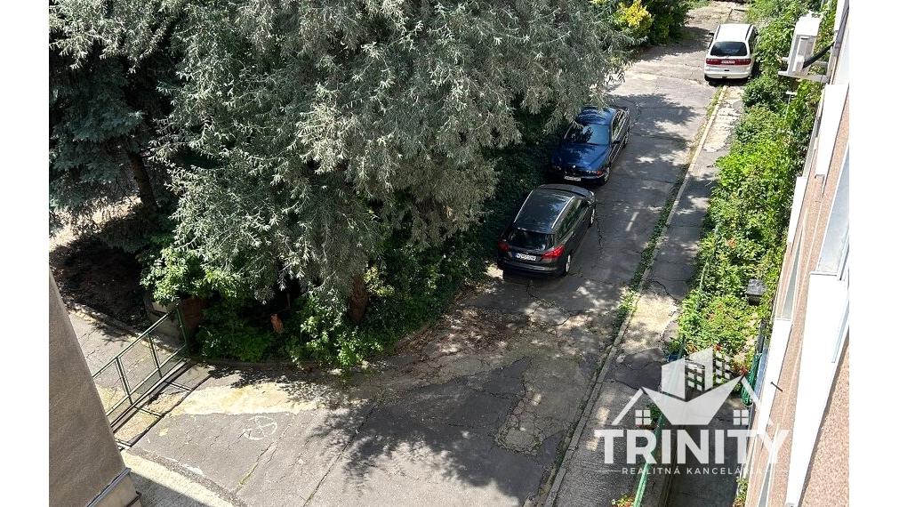 Na prenájom 2-izbový byt v centre mesta Nových Zámkov