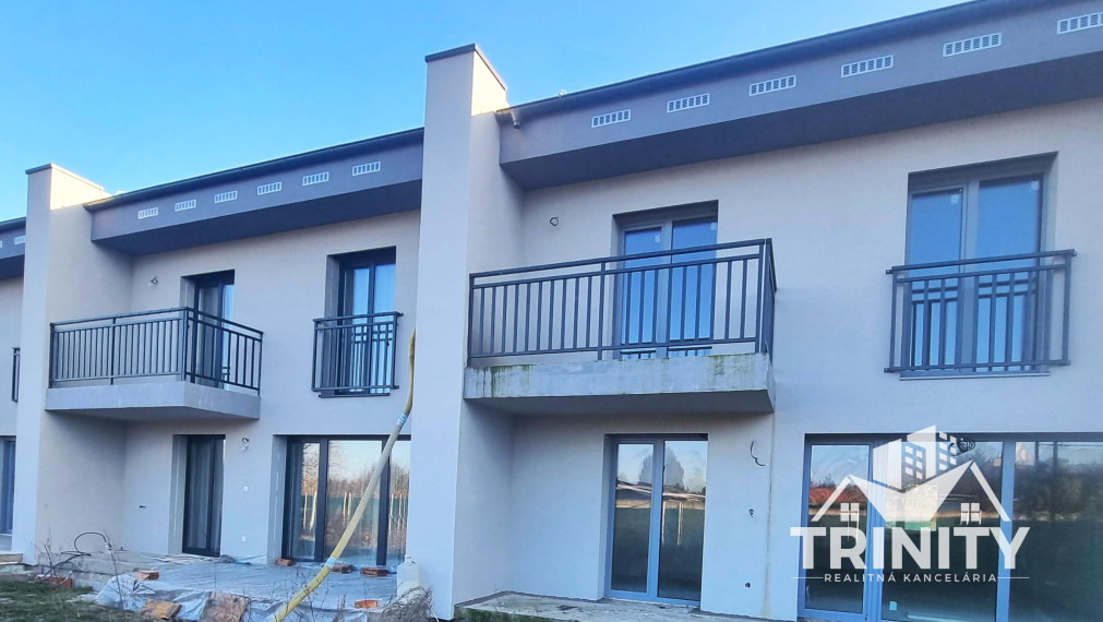 Na predaj rodinný dom v radovej zástavbe v Nových Zámkoch