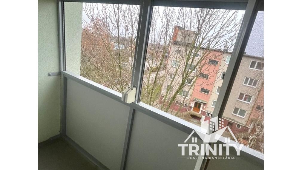 Na predaj 2-izbový tehlový byt s loggiou v centre mesta Šurany