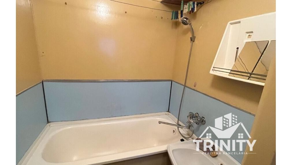 Na predaj 2-izbový tehlový byt s loggiou v centre mesta Šurany