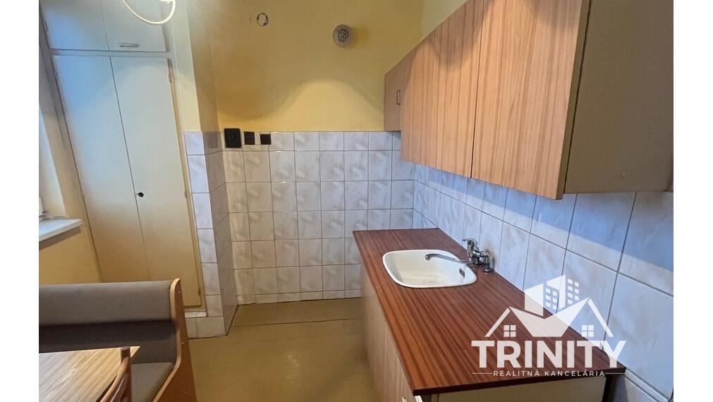 Na predaj 2-izbový tehlový byt s loggiou v centre mesta Šurany