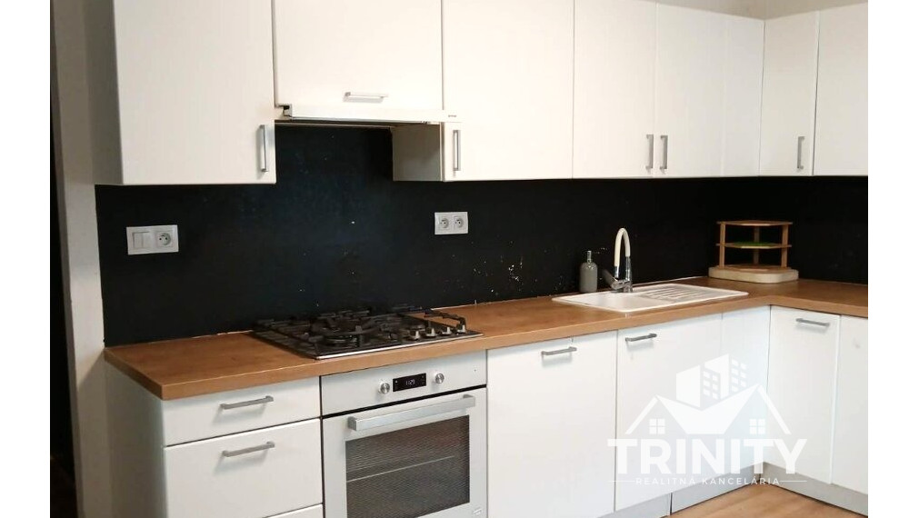 Na predaj zrekonštruovaný 2-izbový tehlový byt s balkónom v Nových Zámkoch