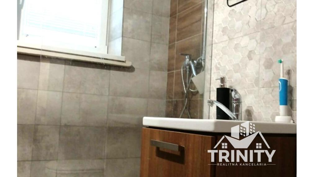 Na predaj zrekonštruovaný 2-izbový tehlový byt s balkónom v Nových Zámkoch