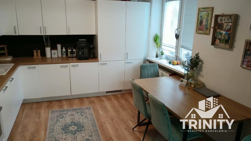 Na predaj zrekonštruovaný 2-izbový tehlový byt s balkónom v Nových Zámkoch